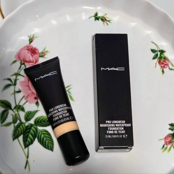 NIB MAC Pro Longwear Nourishing Waterproof Foundation – Shade NC12 – 0.84oz - Picture 1 of 5